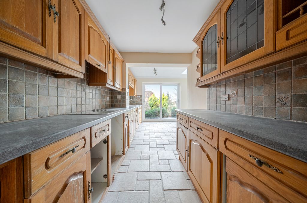 Property photo 2 of 28 Kitchen