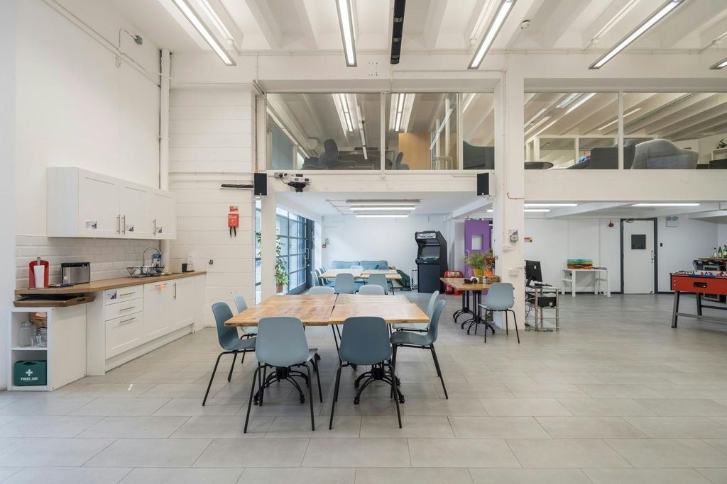 Property photo 3 of 12 Ground Floor