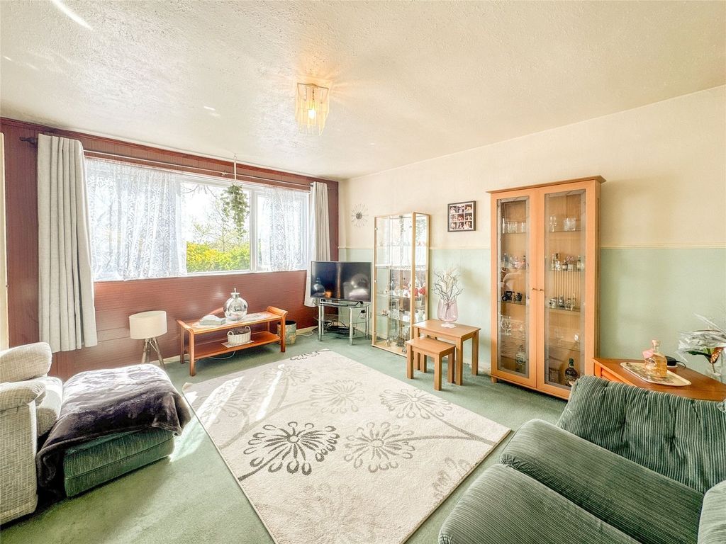 Property photo 2 of 12 Lounge