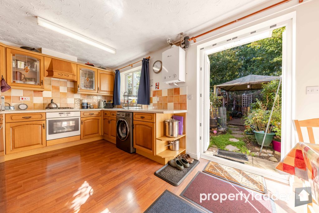 Property photo 3 of 17 Pl