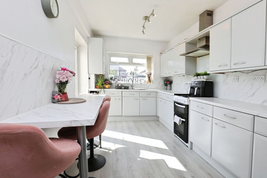 Property photo 2 of 19 Kitchen/Diner