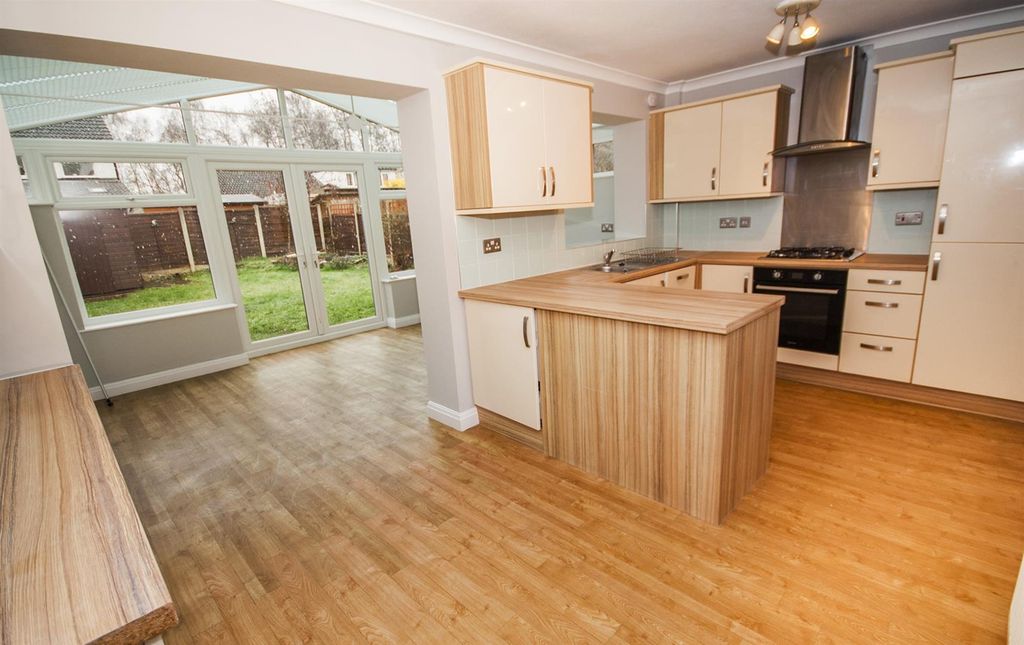 Property photo 3 of 13 Kitchen Diner