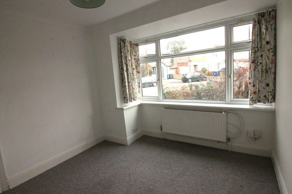 Property photo 3 of 12 Picture No. 02