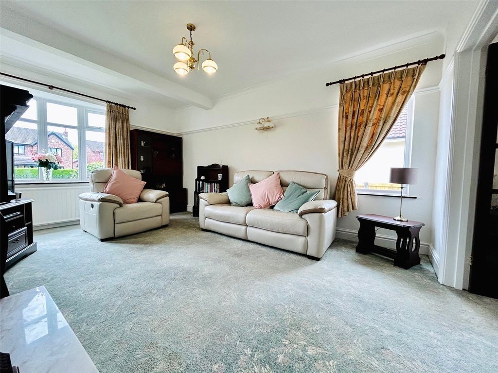 Property photo 3 of 20 Lounge