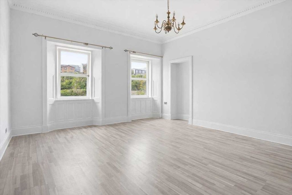 Property photo 2 of 12 Lounge