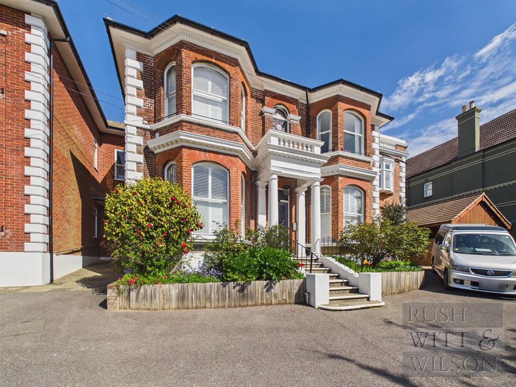 Property photo 1 of 31
