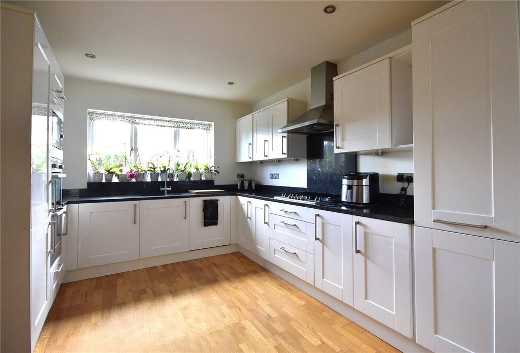 Property photo 2 of 14 Picture No. 12