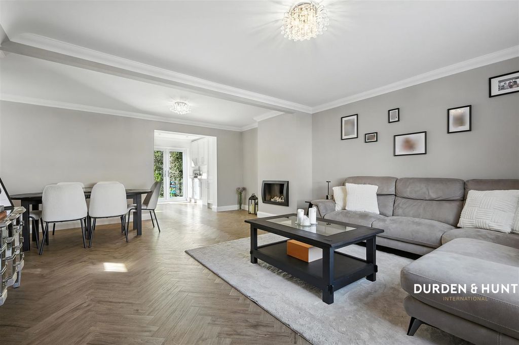 Property photo 2 of 17 Rodney Road