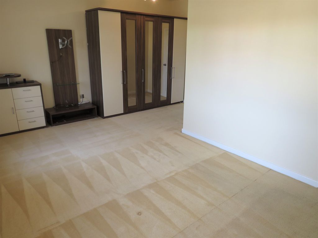 Property photo 3 of 11 Bedroom 1