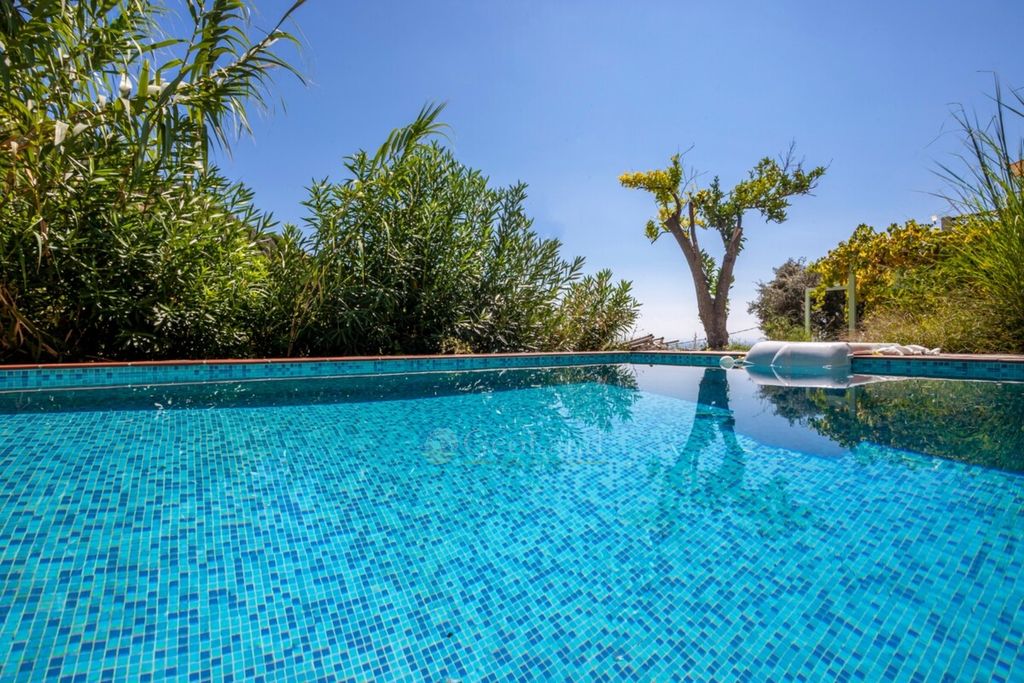 Property photo 2 of 47