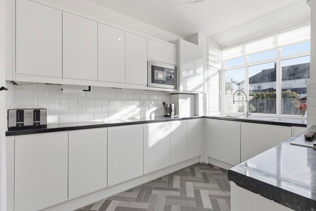 Property photo 3 of 38