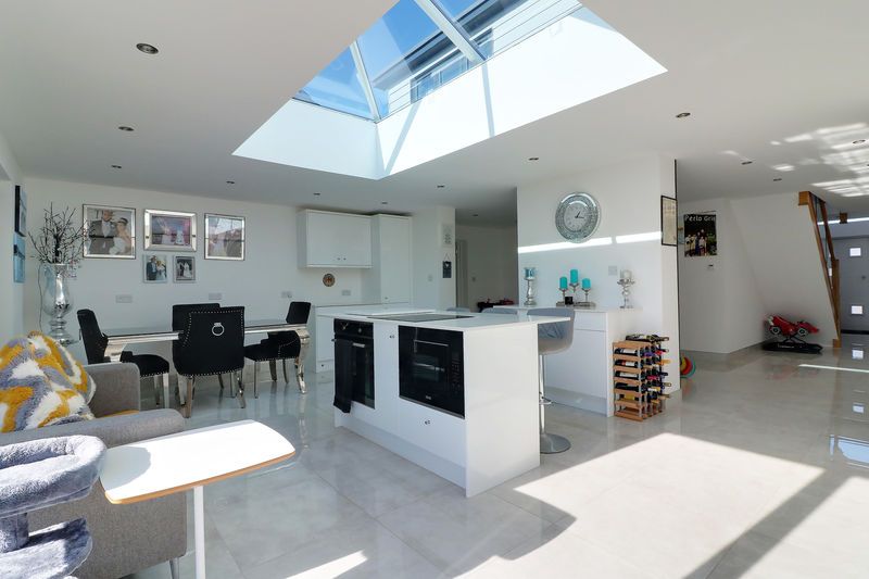 Property photo 1 of 27 Kitchen/Diner/Family Room