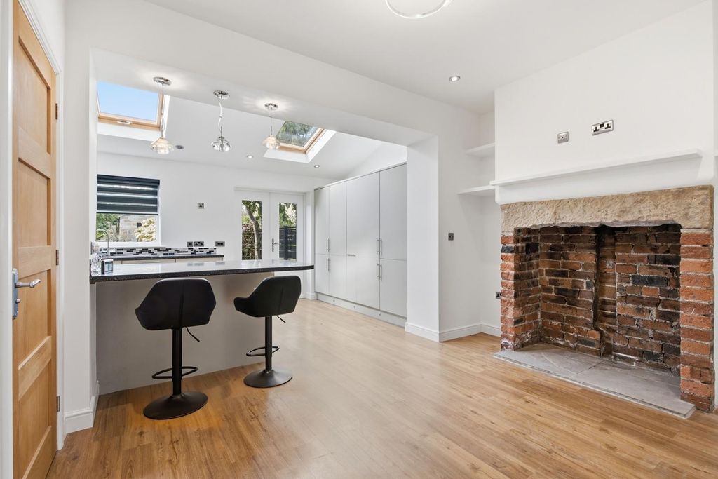 Property photo 2 of 25 Kitchen Diner
