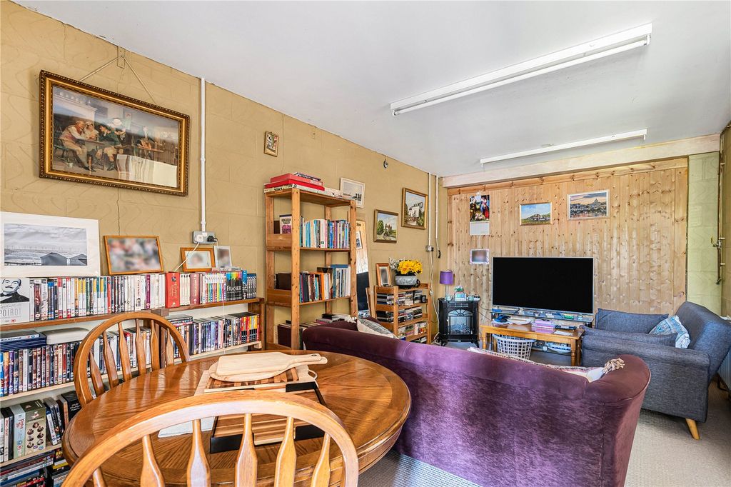 Property photo 3 of 18 Picture No. 06