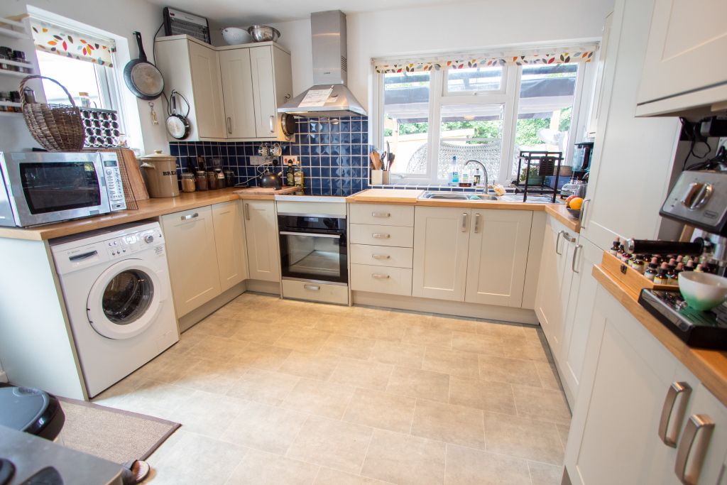 Property photo 2 of 14 Kitchen
