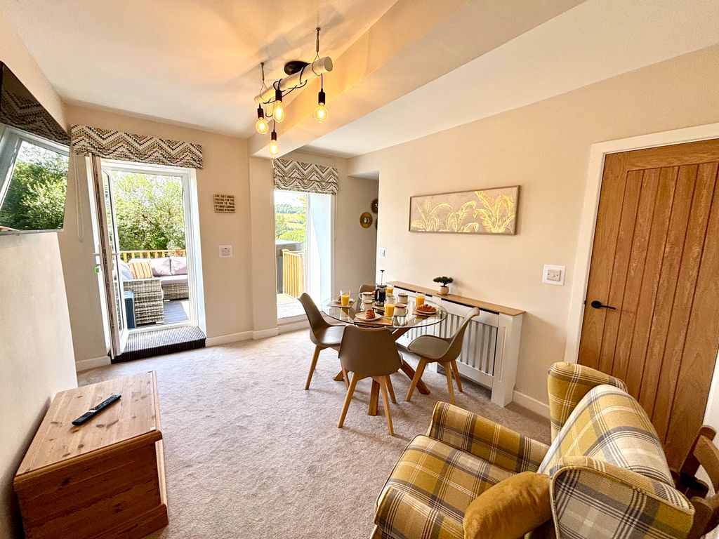 Property photo 2 of 35 Snug/Dining Room