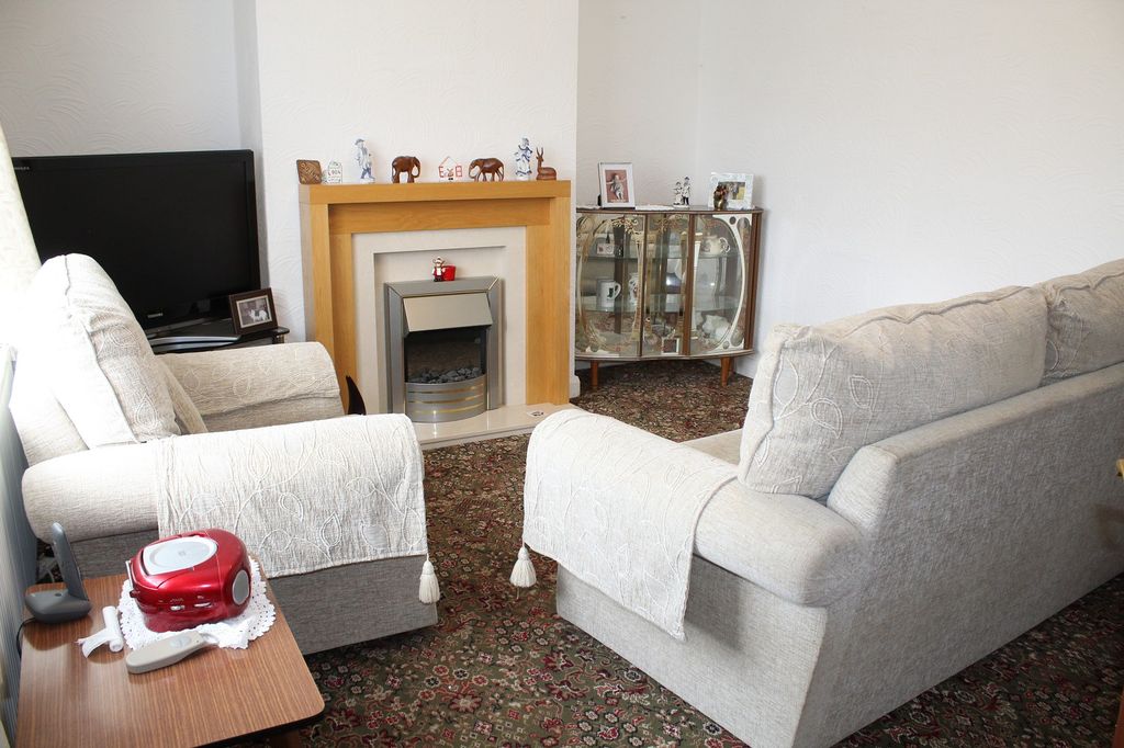 Property photo 3 of 11 Lounge