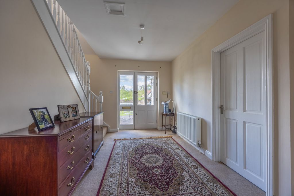 Property photo 3 of 34