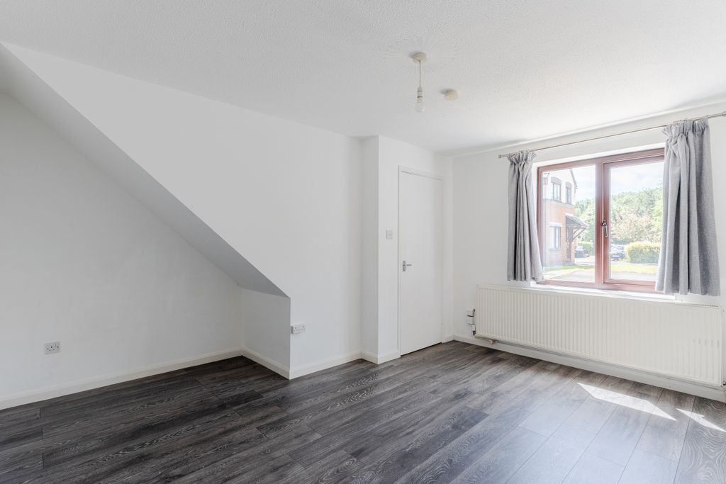 Property photo 3 of 13 A7405787-Hdr-9