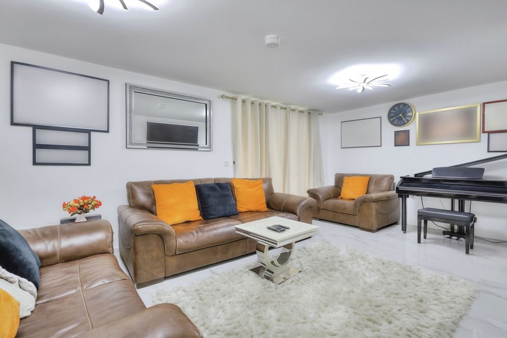 Property photo 2 of 14 Living Room