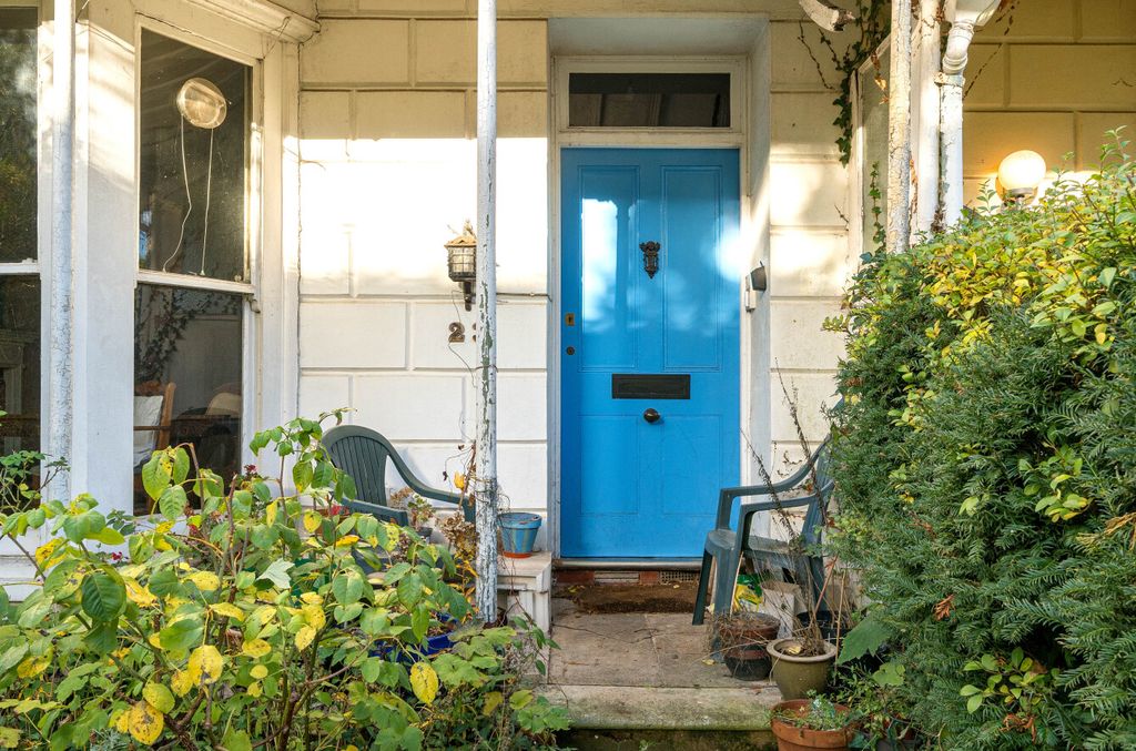 Property photo 2 of 28