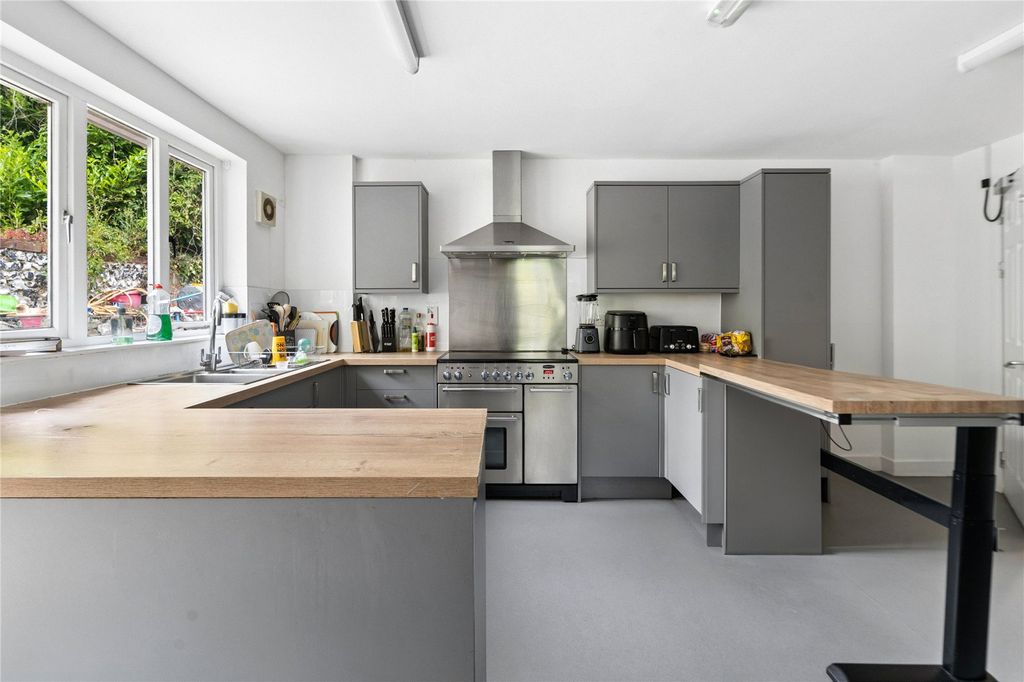 Property photo 3 of 14 Kitchen