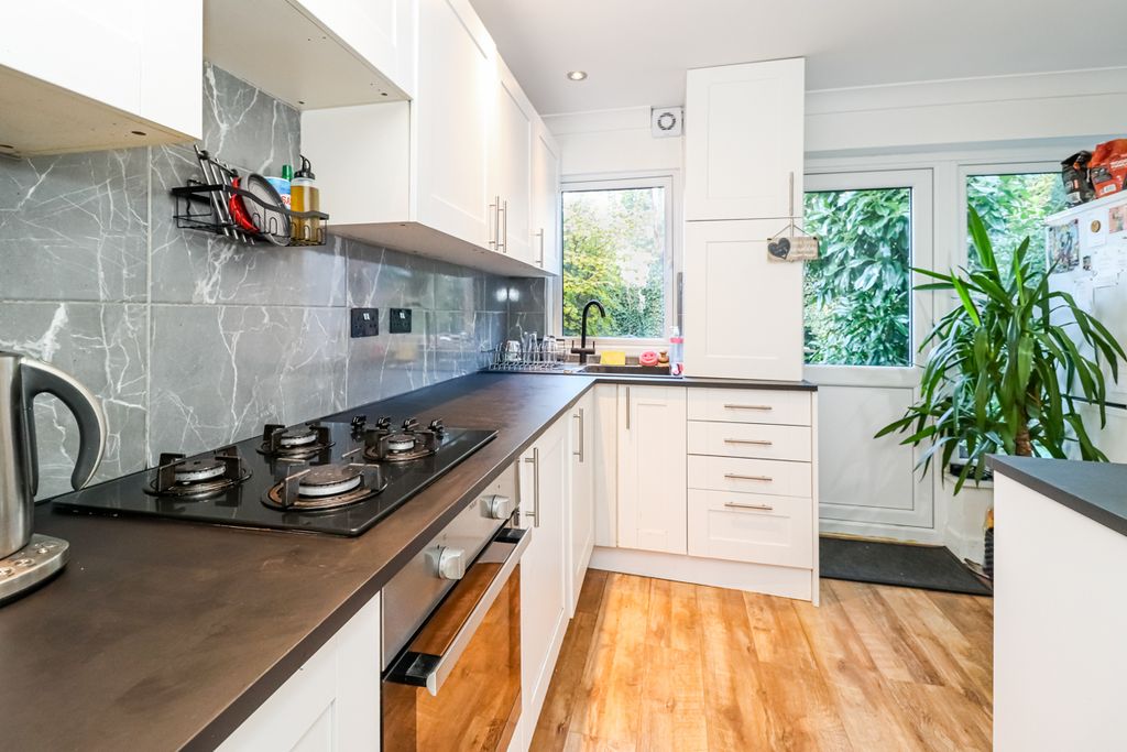 Property photo 3 of 23 Kitchen/Breakfast Room