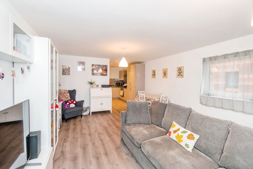 Property photo 3 of 9 Pbox-Img.Jpg