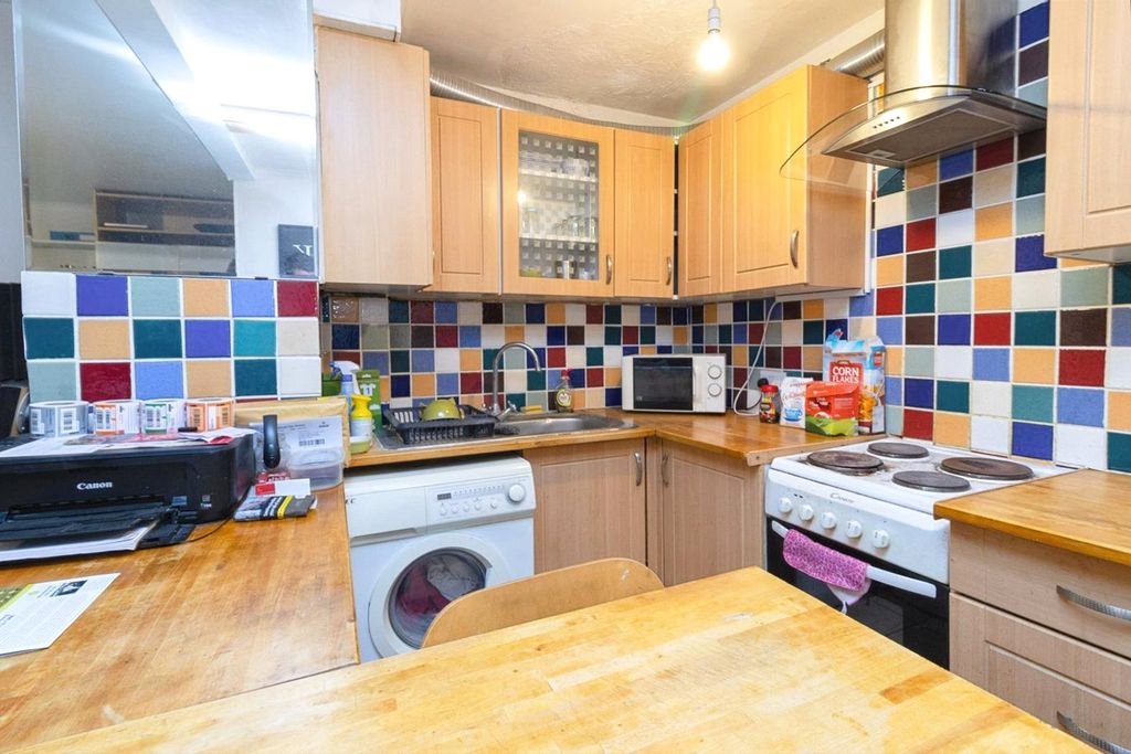 Property photo 3 of 8 Kitchen