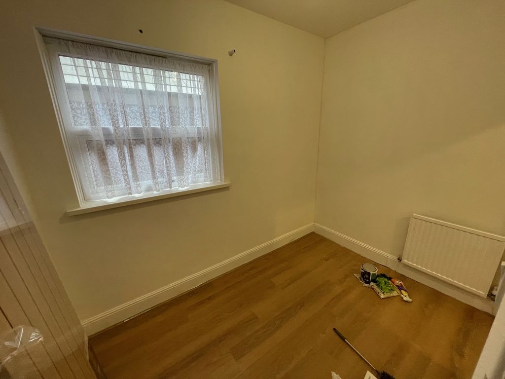 Additional image 5 of 2 bed flat to rentCoronation Road, Cowes PO31