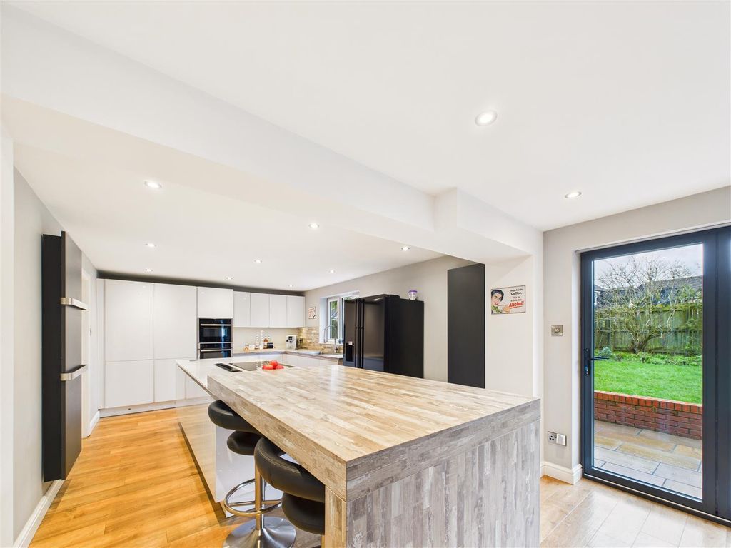 Property photo 1 of 27 Cam03303G0-Pr0286-Still012.Jpg