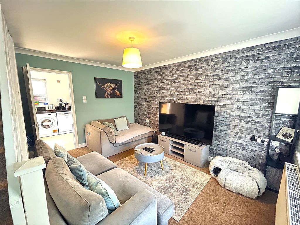 Property photo 2 of 13 Lounge