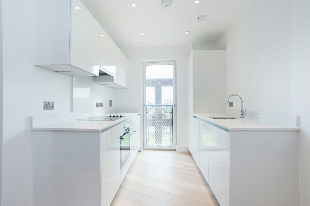 Property photo 3 of 7 Kitchen