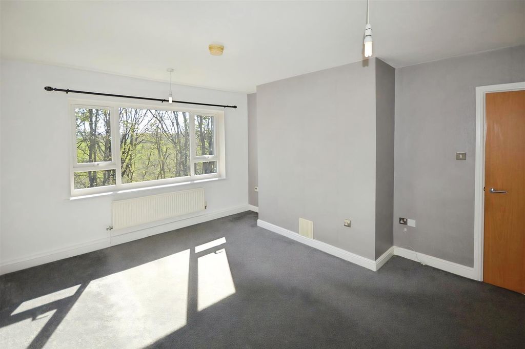 Property photo 2 of 8 3Adb55F0-3.Jpg