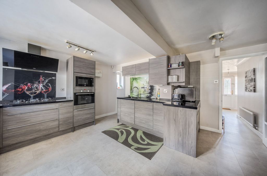 Property photo 2 of 17 1318790-8-686d721...