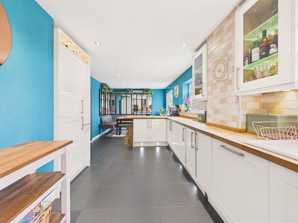 Property photo 3 of 15 Dining Kitchen