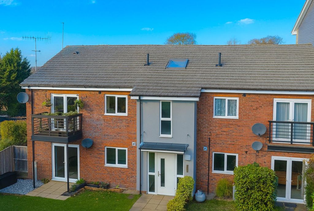 Property photo 1 of 17 20 Gilroy Rd.Png