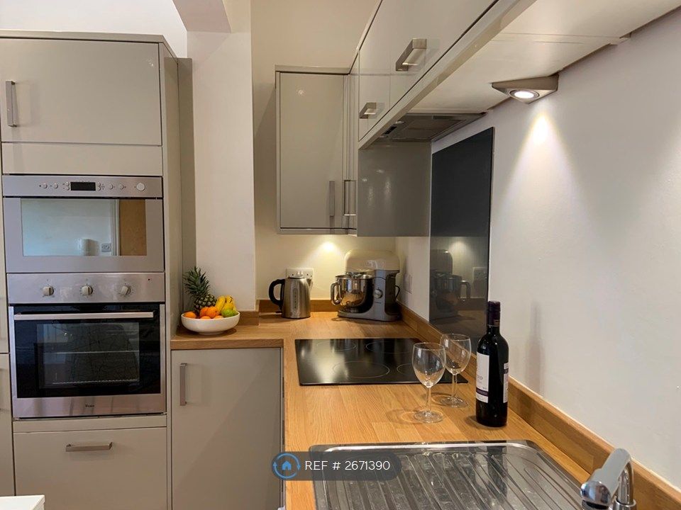 Property photo 3 of 15 Kitchen