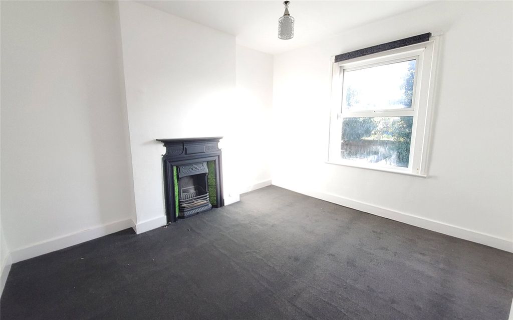 Property photo 3 of 8 Picture No. 12