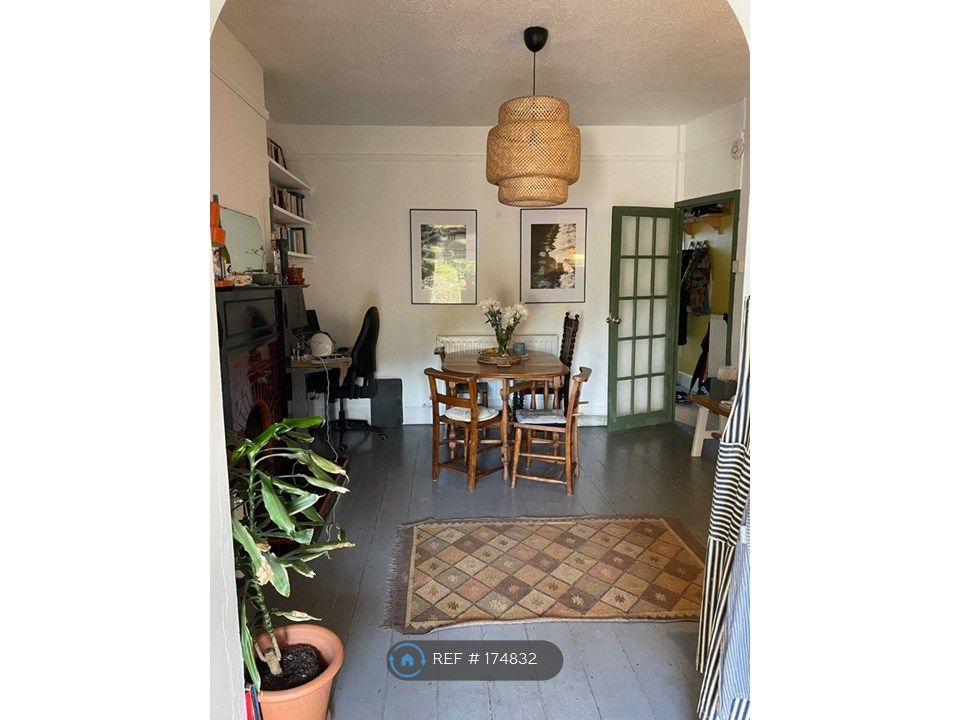 Property photo 3 of 10 Dining Room