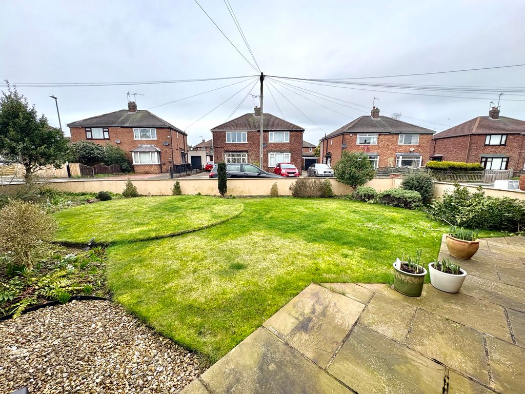 Property photo 3 of 21 Front Garden