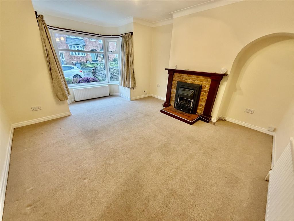 Property photo 2 of 16 Lounge