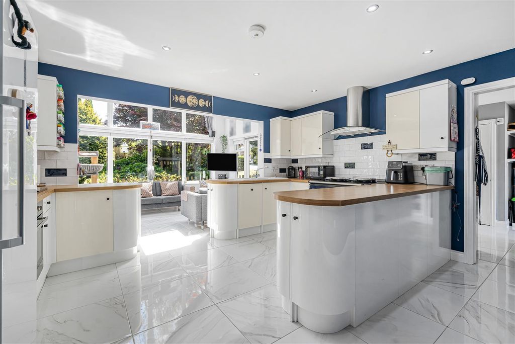Property photo 3 of 51