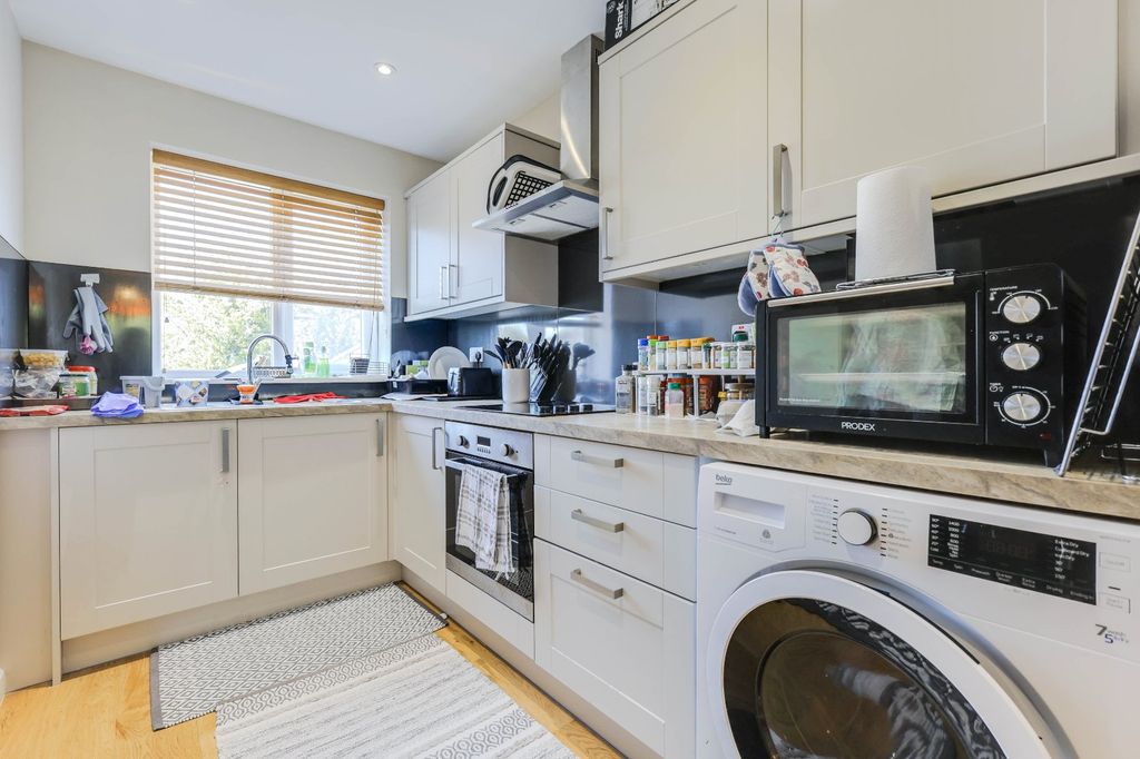 Additional image 8 of 8 bed flat for sale1&1A 3&3A Haigh Wood Road, Leeds, West Yorkshire LS16
