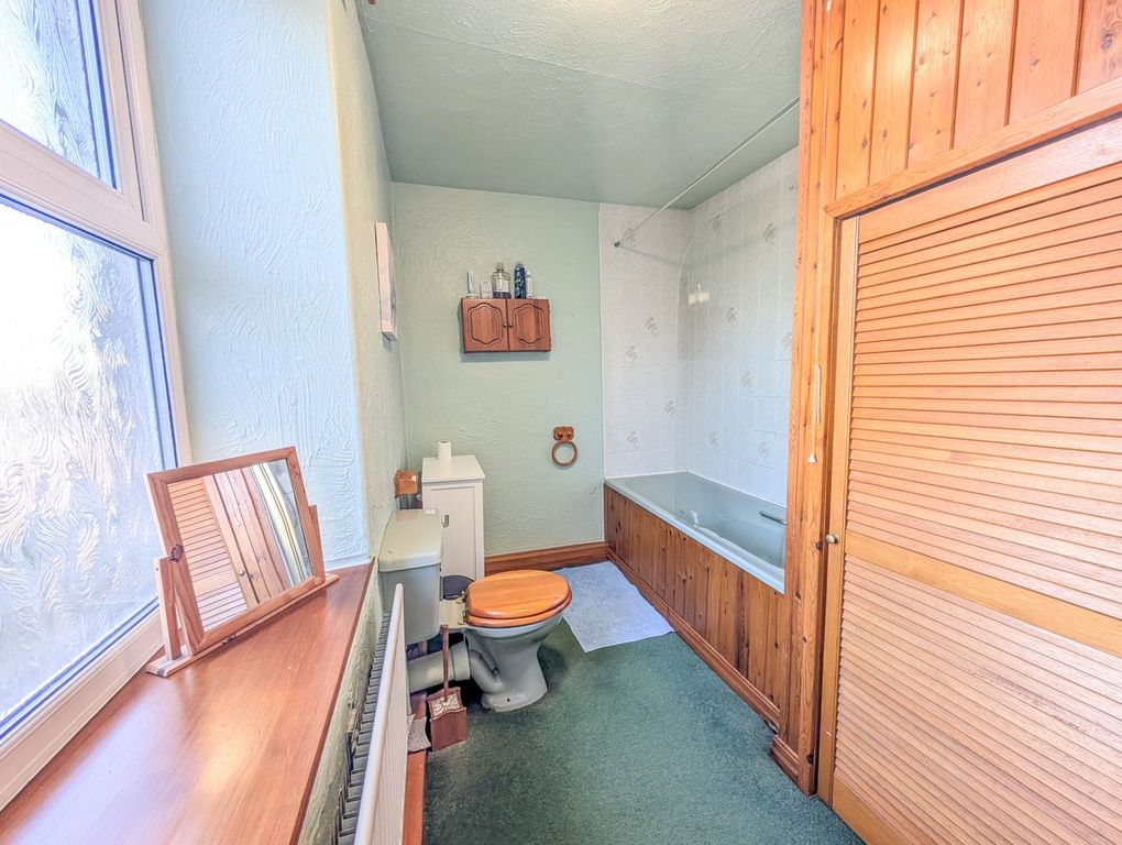 Property photo 3 of 12 Bathroom