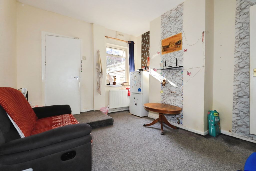 Property photo 3 of 13 Sitting Room