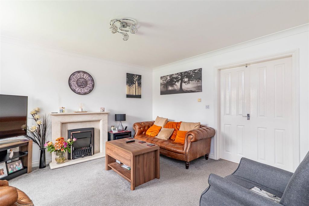 Property photo 2 of 20 Lounge