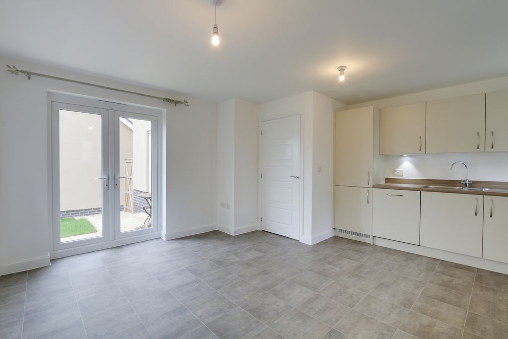 Property photo 3 of 28