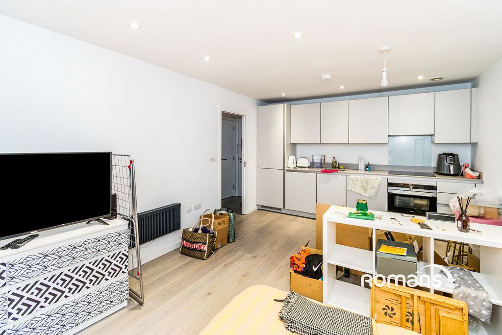 Property photo 2 of 8 Photo