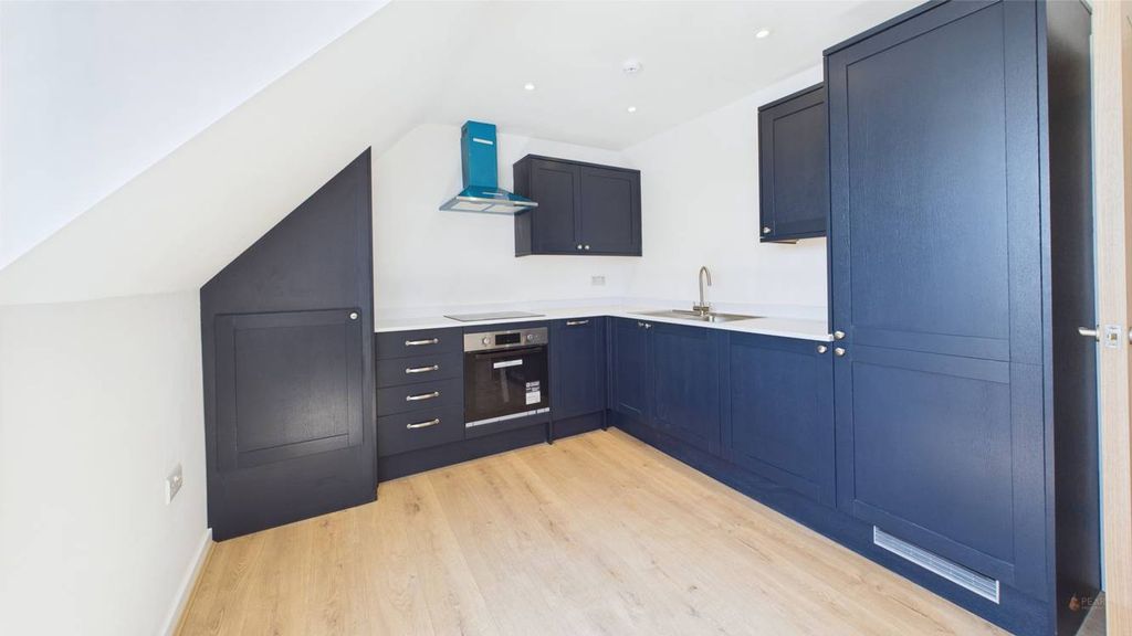 Property photo 3 of 7 Kitchen